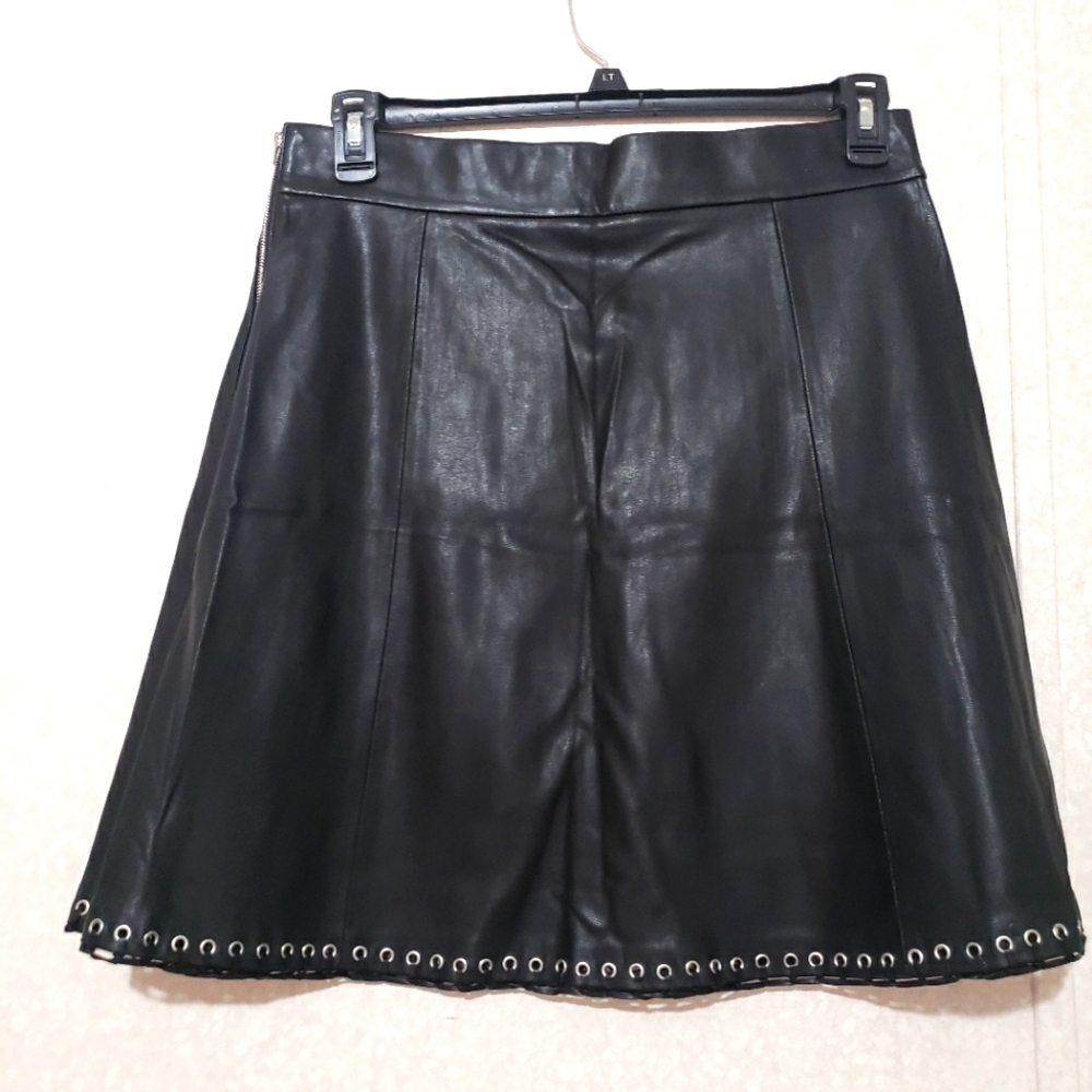 ZARA....Black FAUX Leather Skirt...SIZE:L